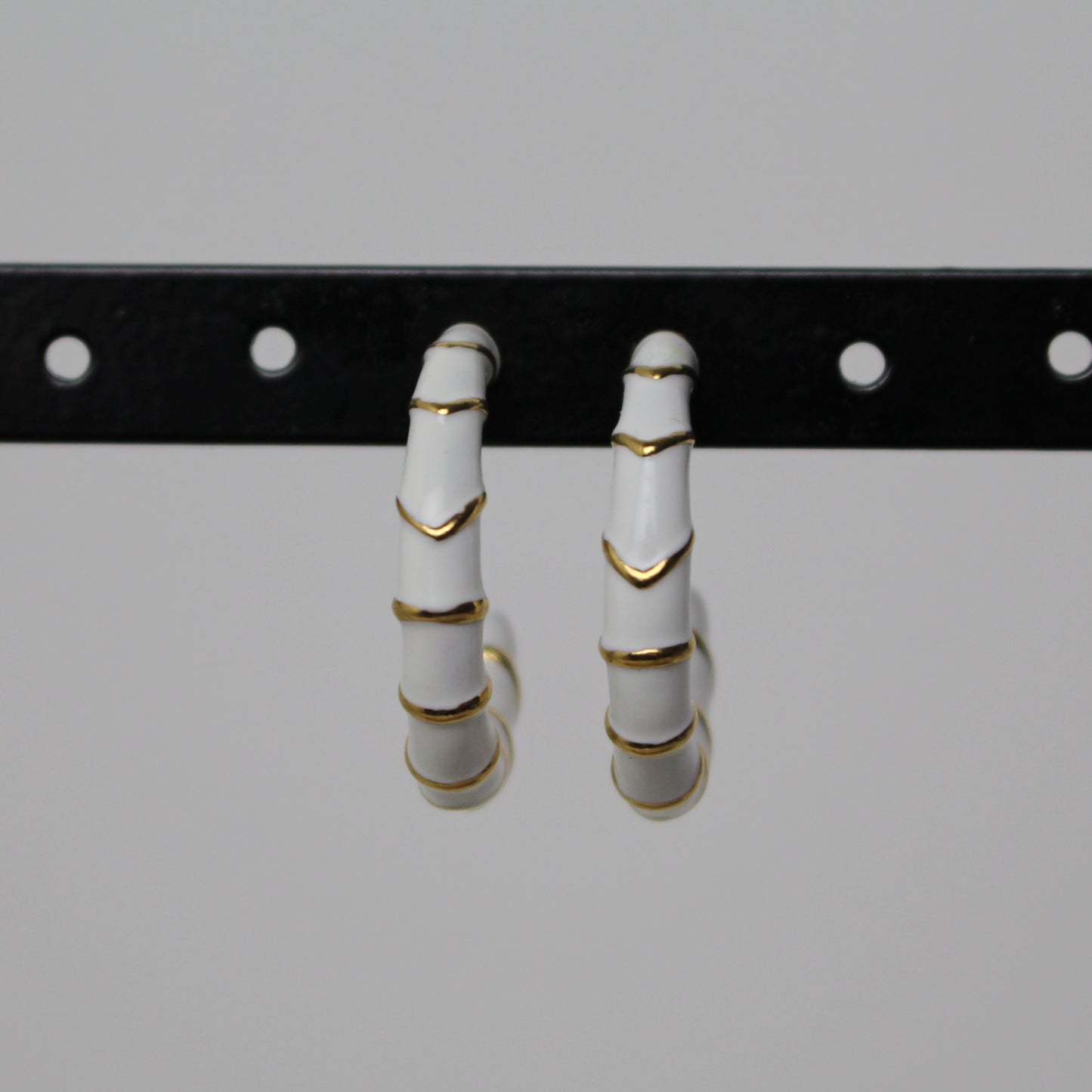 COLOR HOOPS WIT/GOUD