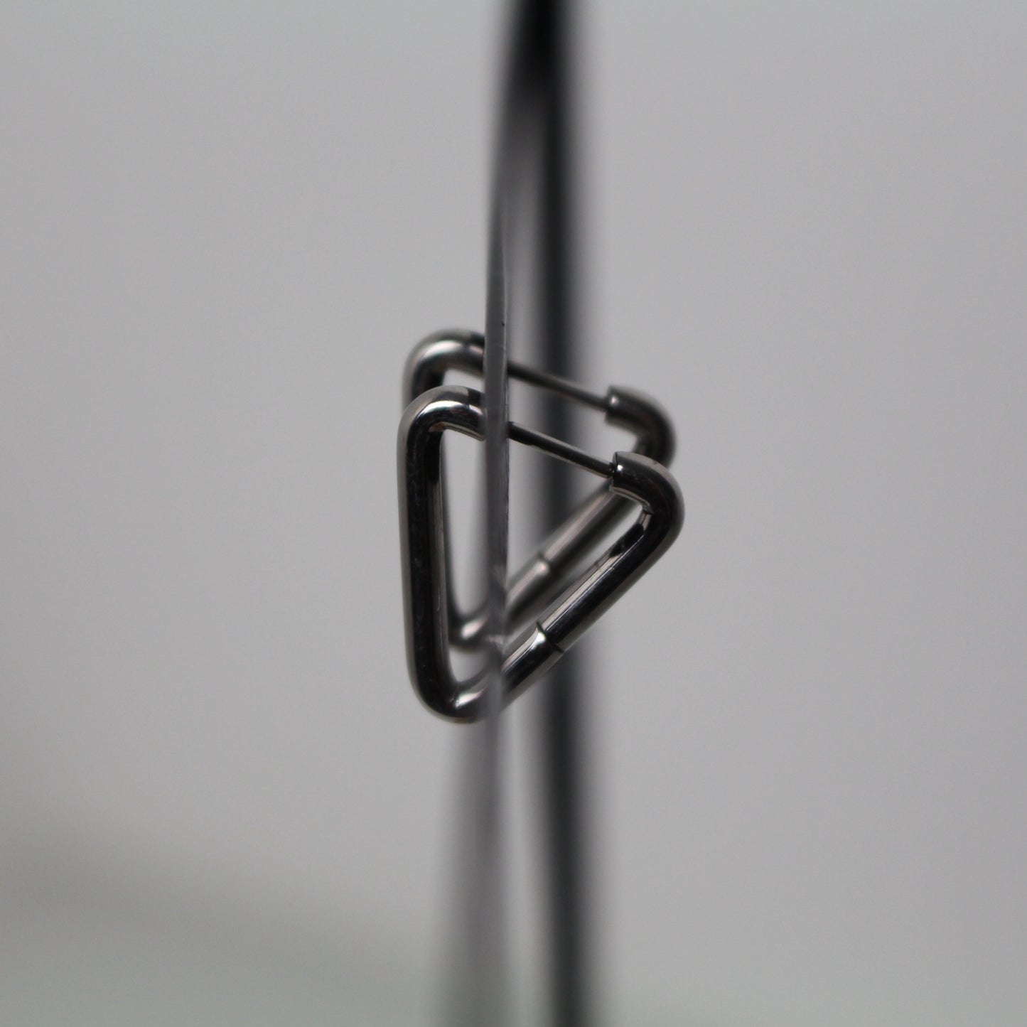 TRIANGLE EARRINGS SILVER